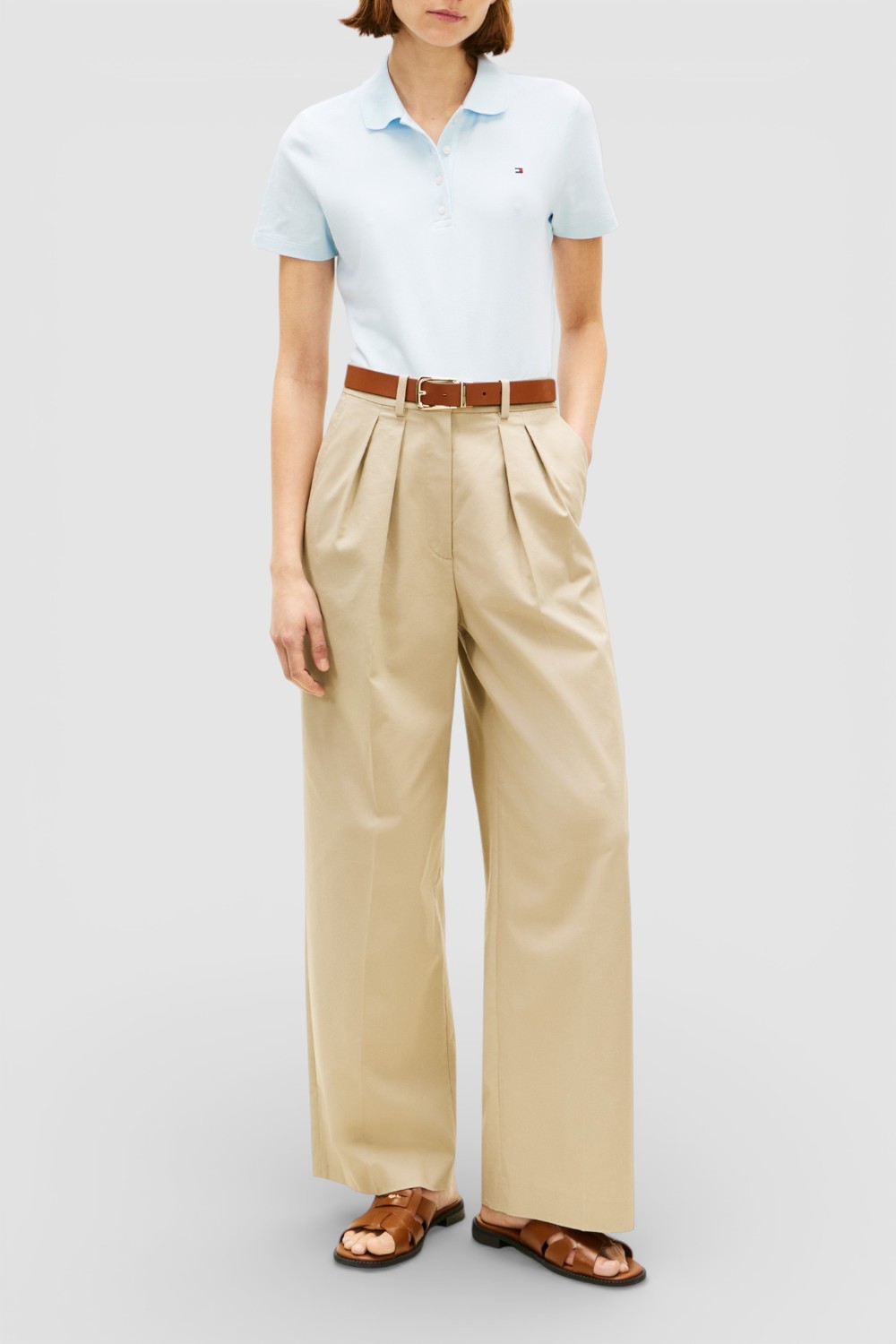 תמונת כל הלוק של חולצת פולו